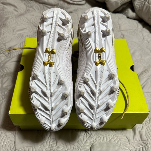 Lacrosse Cleats. White and gold Under Armour Women’s Lax Highlights. - Picture 15 of 15